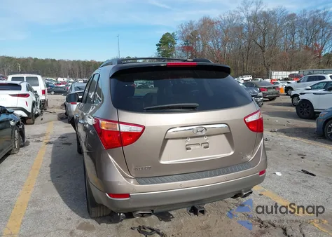 2010 Hyundai Veracruz Limited z USA, uszkodzony, nr VIN KM8NU4CC2AU138183